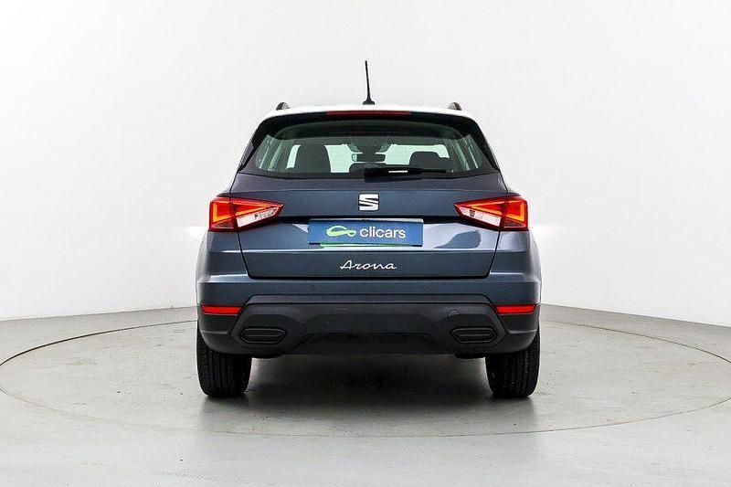 Usado Seat Arona Style 110 CV (80 kW) 2022 Gris SUV