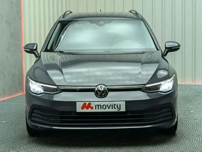 Usado VW Golf VIII Life 115 CV (84 kW) 2022 Gris / plata Familiar