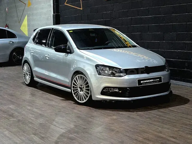 Usado VW Polo Advance 90 CV (66 kW) 2017 Gris / plata Berlina