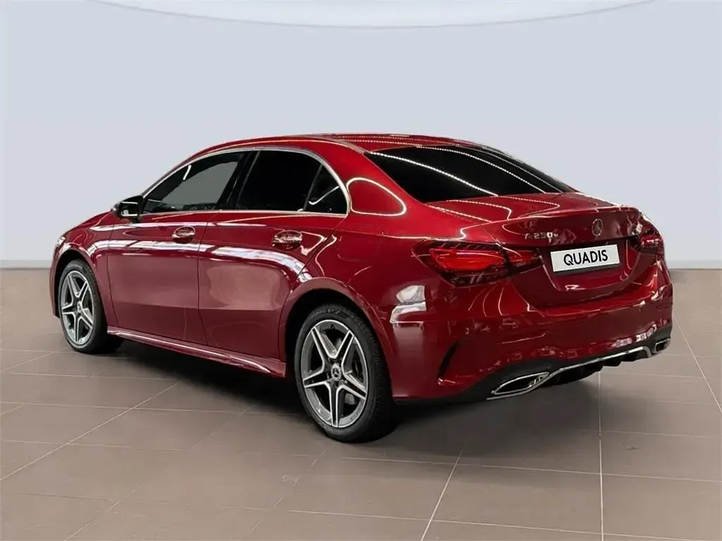 Nuevo Mercedes A250 218 CV (160 kW) 2025 Rojo Berlina