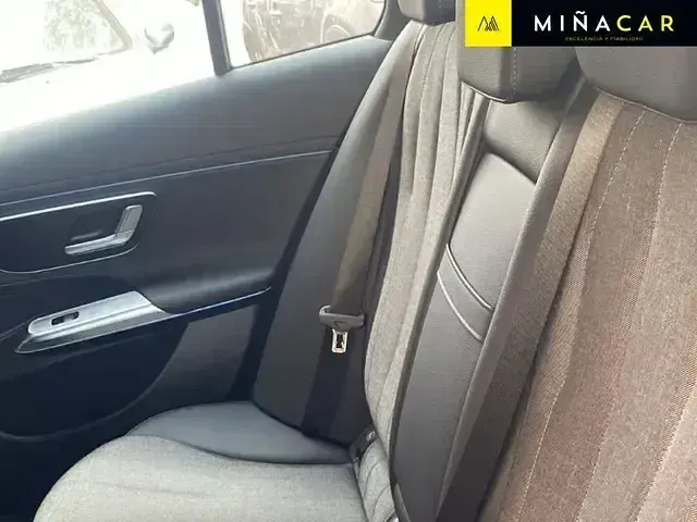 Usado Mercedes E220 197 CV (144 kW) 2024 Blanco Berlina