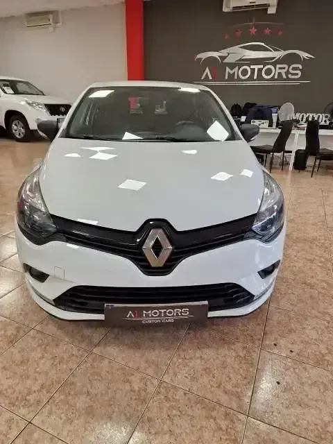 Usado Renault Clio IV Life 75 CV (55 kW) 2017 Blanco Berlina