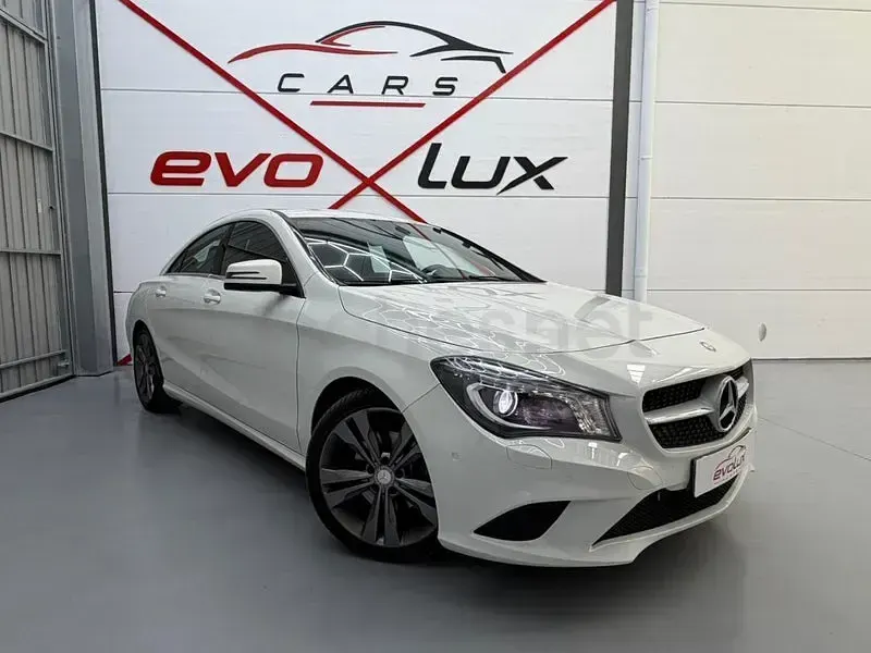 Usado Mercedes CLA200 136 CV (100 kW) 2016 Blanco Coupe