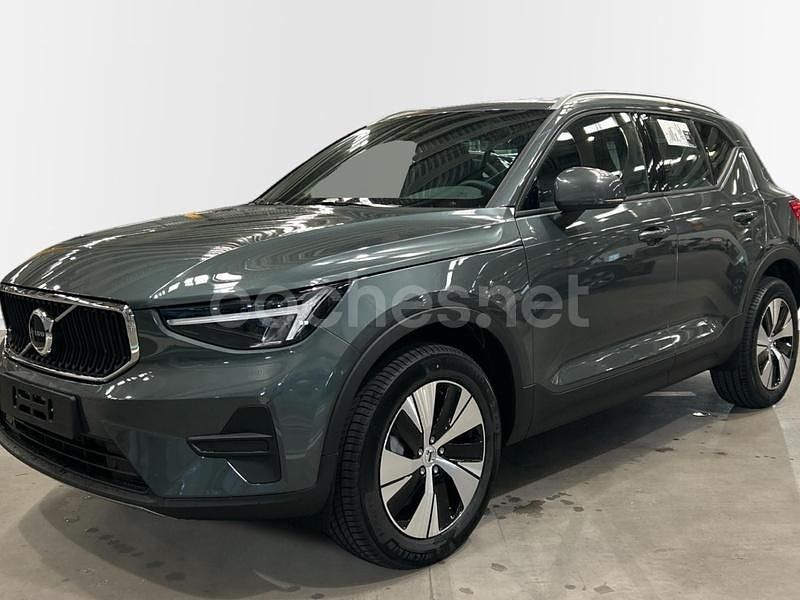 Gris / plata Usado 2025 Volvo XC40 Core SUV | 36.900 € - Imagen 1/3