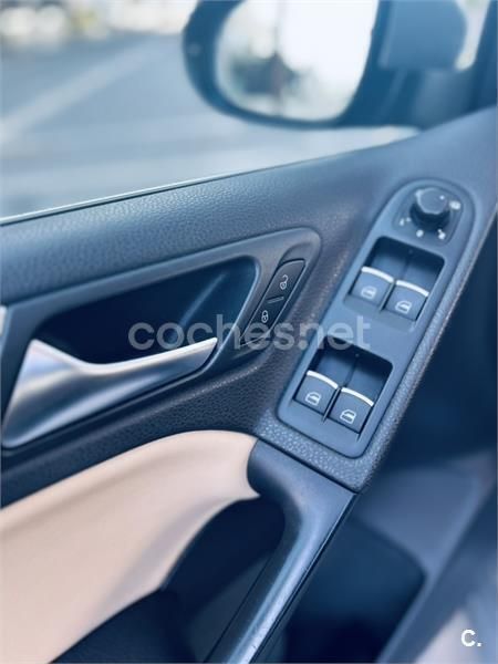 Beige Usado 2012 VW Golf Cabriolet Descapotable | 9990 € (Buen precio) - Imagen 1/4