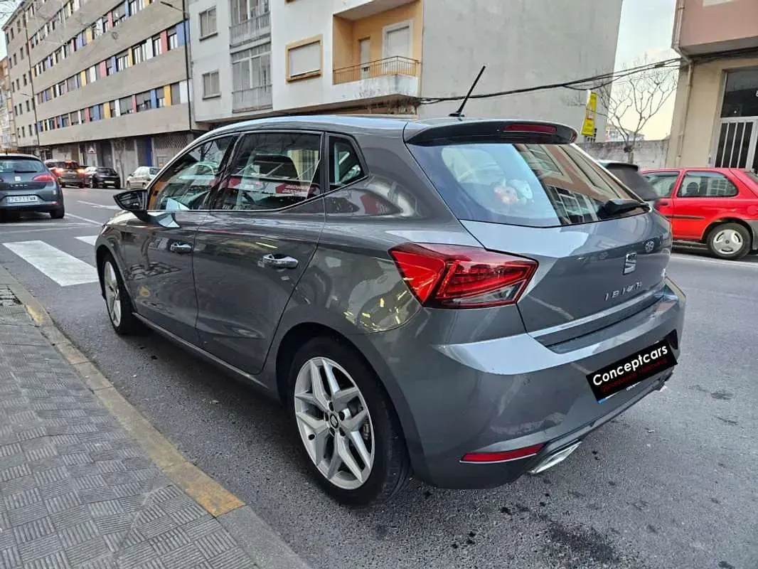 Usado Seat Ibiza FR 116 CV (85 kW) 2018 Gris Utilitario