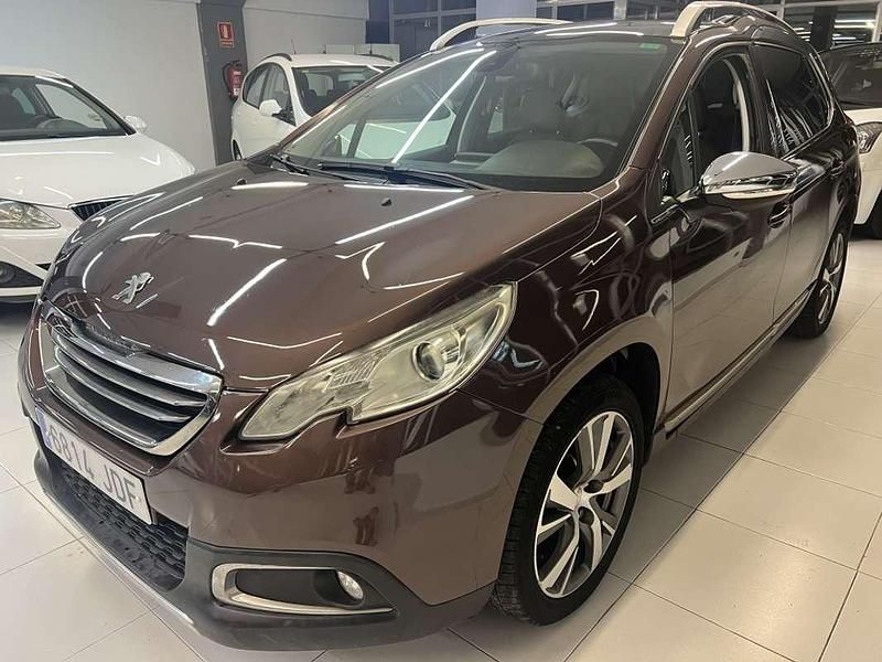 Usado Peugeot 2008 Allure 99 CV (72 kW) 2015 Beige SUV