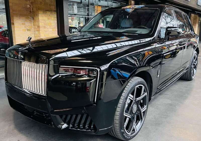 Negro Usado 2023 Rolls Royce Cullinan SUV | 882.900 € - Imagen 1/4