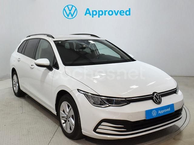 Usado VW Golf VIII Life 110 CV (80 kW) 2022 Blanco Familiar