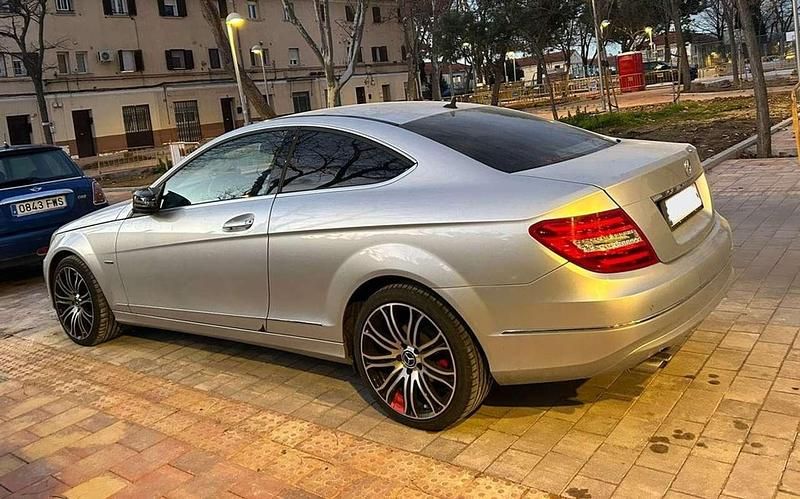 Usado Mercedes C180 155 CV (114 kW) 2012 Gris Coupe
