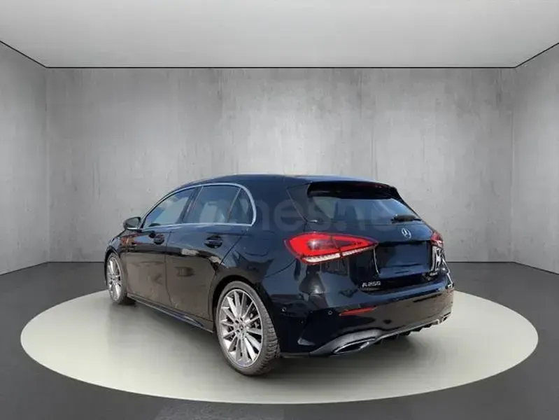 Usado Mercedes A250 224 CV (164 kW) 2019 Negro Berlina