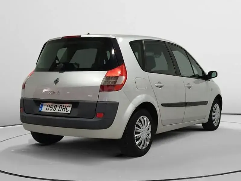 Usado Renault Scénic Expression 130 CV (95 kW) 2005 Gris / plata Monovolumen