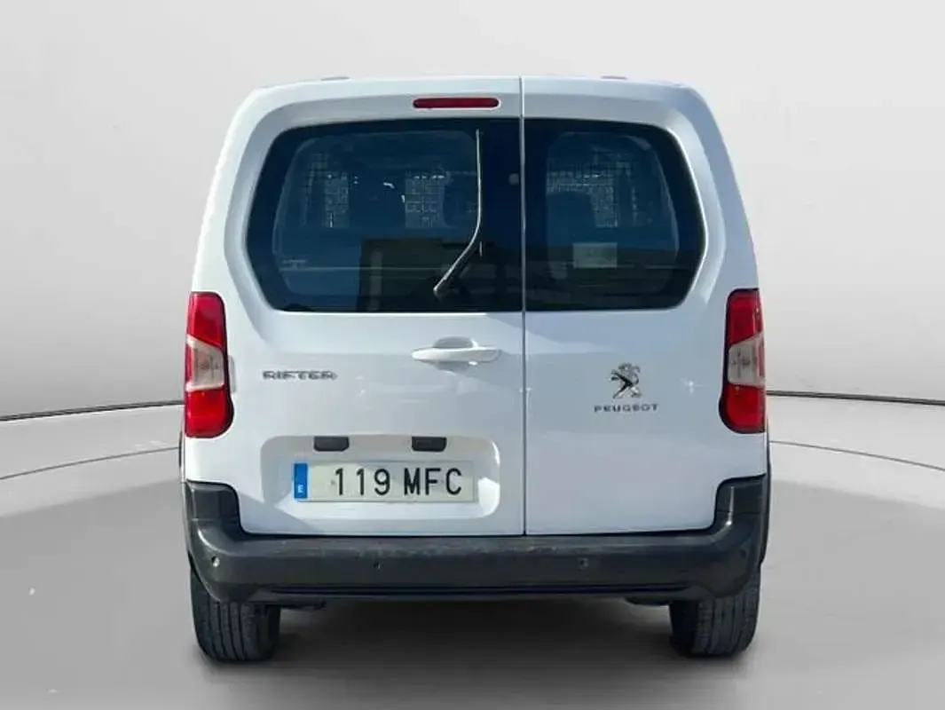 Usado Peugeot Rifter Business-Line 101 CV (74 kW) 2023 Blanco Monovolumen