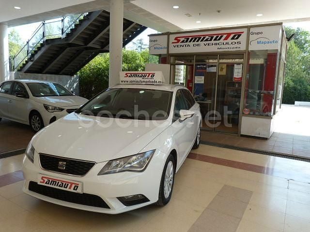 Usado Seat Leon Style 105 CV (77 kW) 2015 Blanco Familiar