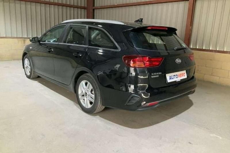 Usado Kia Ceed 121 CV (88 kW) 2021 Negro Utilitario
