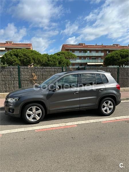 Gris / plata Usado 2015 VW Tiguan SUV | 11.900 € (Buen precio) - Imagen 1/4