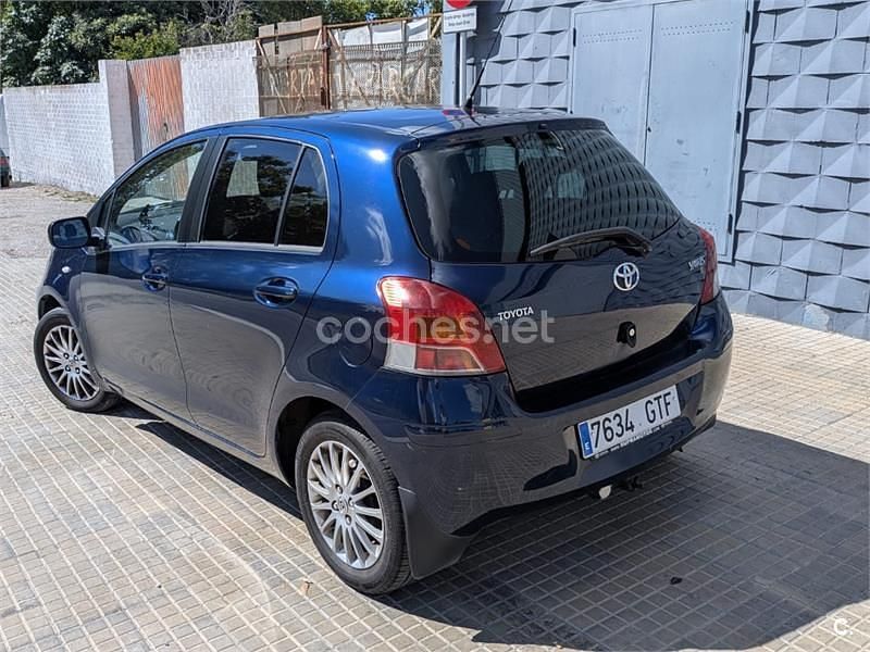 Azul Usado 2010 Toyota Yaris Berlina | 4900 € (Precio justo) - Imagen 1/4