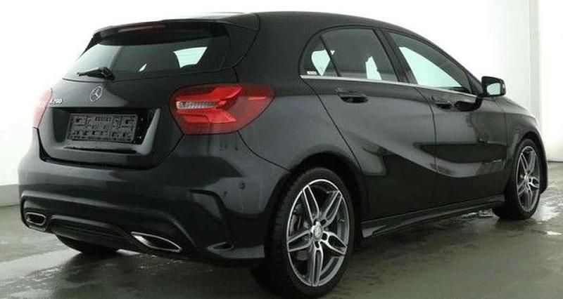 Usado Mercedes A200 AMG line 156 CV (114 kW) 2016 Negro Utilitario