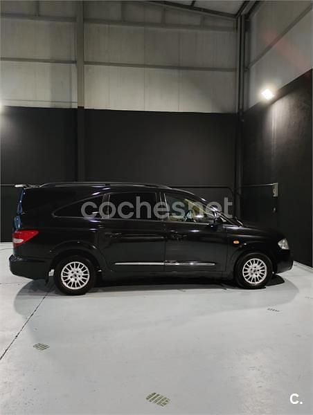 Usado SsangYong Rodius Limited 165 CV (121 kW) 2007 Negro Monovolumen