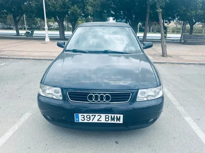 Usado Audi A3 Ambition 125 CV (91 kW) 2002 Negro Utilitario