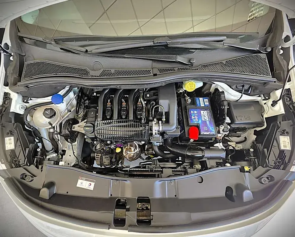 Usado Peugeot 2008 Style 110 CV (80 kW) 2017 Blanco SUV
