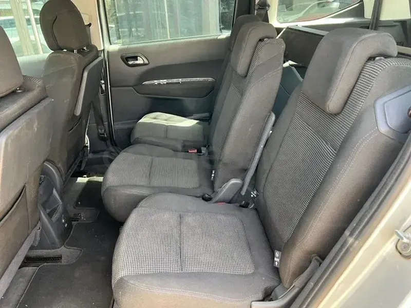 Usado Peugeot 5008 110 CV (80 kW) 2009 Gris / plata Monovolumen