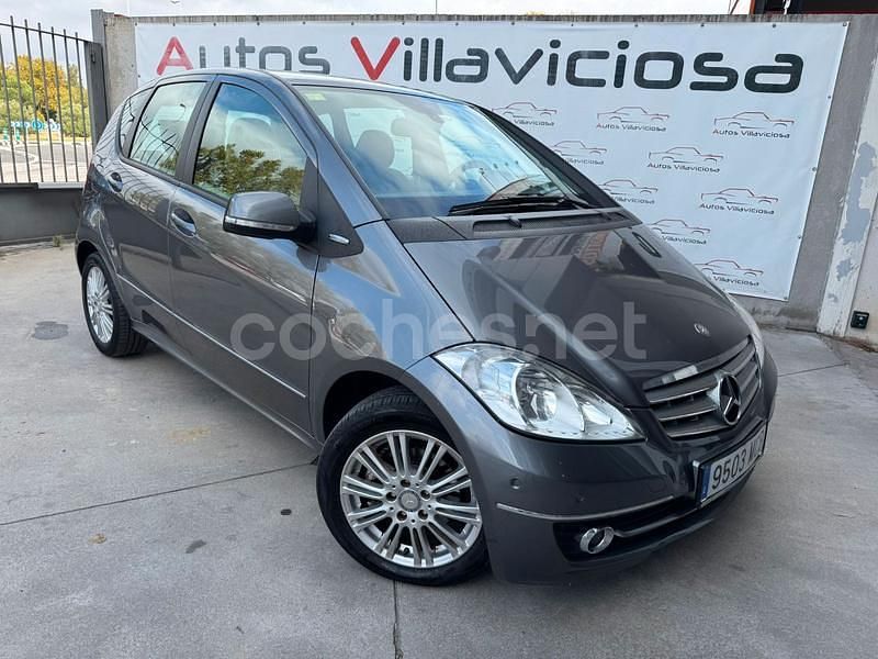 Usado Mercedes A180 Elegance 109 CV (80 kW) 2009 Gris / plata Monovolumen