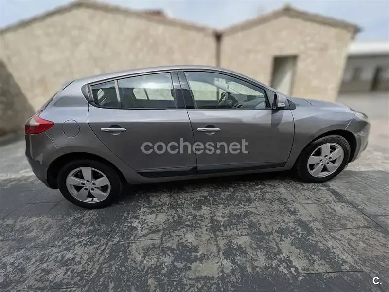 Usado Renault Mégane 105 CV (77 kW) 2009 Beige Berlina