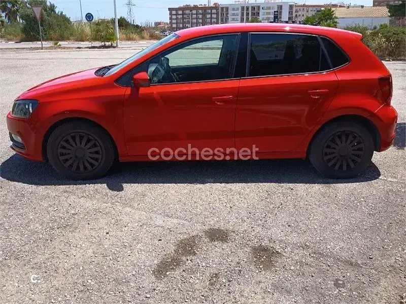 Usado VW Polo Edition 75 CV (55 kW) 2014 Rojo Berlina