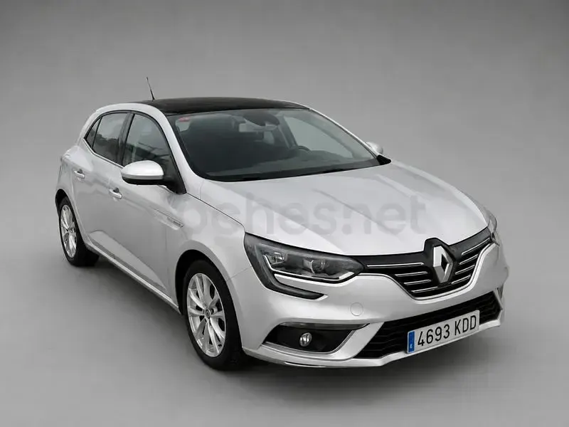 Usado Renault Mégane Zen 110 CV (80 kW) 2017 Gris / plata Berlina
