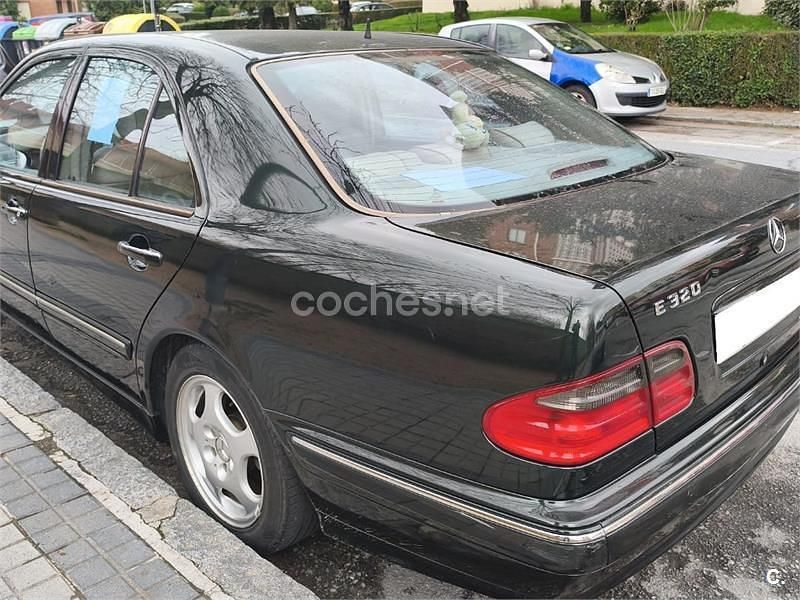 Usado Mercedes E320 Avantgarde 197 CV (144 kW) 2001 Verde Berlina