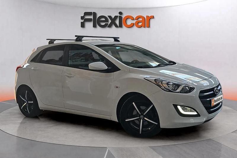 Blanco Usado 2015 Hyundai i30 Berlina | 9690 € (Precio justo) - Imagen 1/4