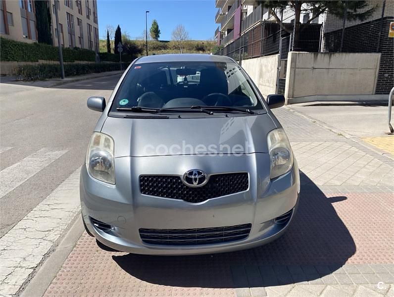 Usado Toyota Yaris 101 CV (74 kW) 2008 Gris / plata Utilitario