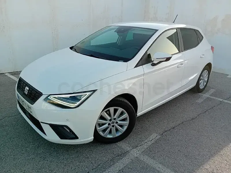 Usado Seat Ibiza Style Plus 110 CV (80 kW) 2022 Blanco Utilitario
