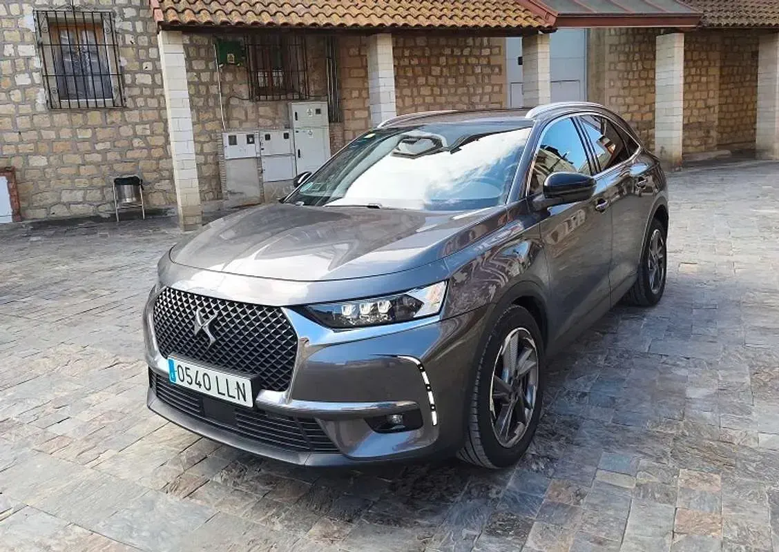 Usado DS Automobiles DS7 Crossback Be Chic 129 CV (94 kW) 2021 Gris SUV