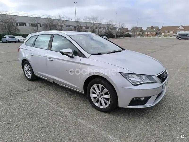 Usado Seat Leon ST Reference 110 CV (80 kW) 2017 Gris / plata Familiar