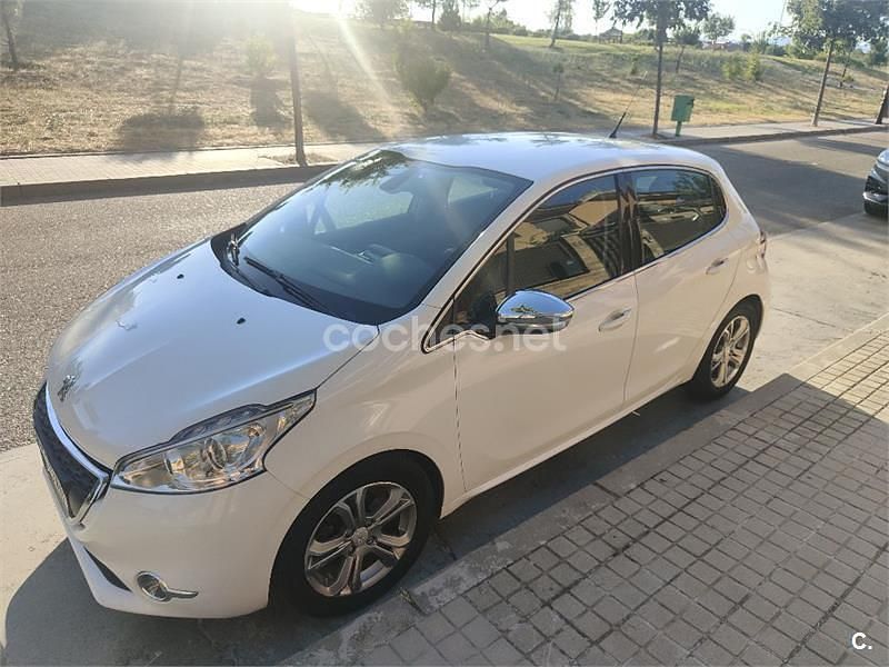 Blanco Usado 2013 Peugeot 208 Active Utilitario | 6449 € (Precio justo) - Imagen 1/4