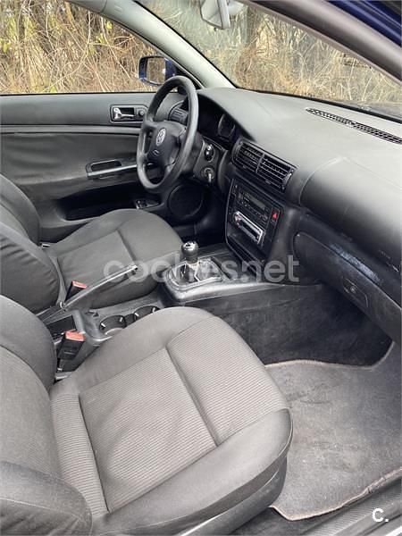 Usado VW Passat Edition 130 CV (95 kW) 2002 Azul Berlina