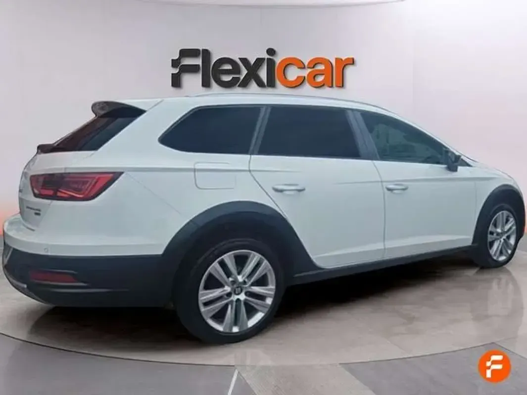 Usado Seat Leon ST 4Drive 150 CV (110 kW) 2018 Blanco Familiar