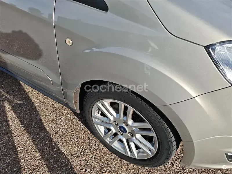 Usado Ford Tourneo Courier Titanium 100 CV (73 kW) 2015 Blanco Monovolumen