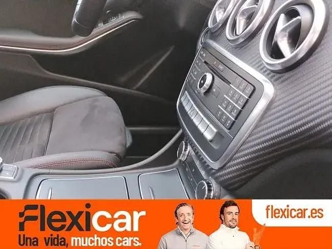 Usado Mercedes A180 AMG line 122 CV (89 kW) 2017 Blanco