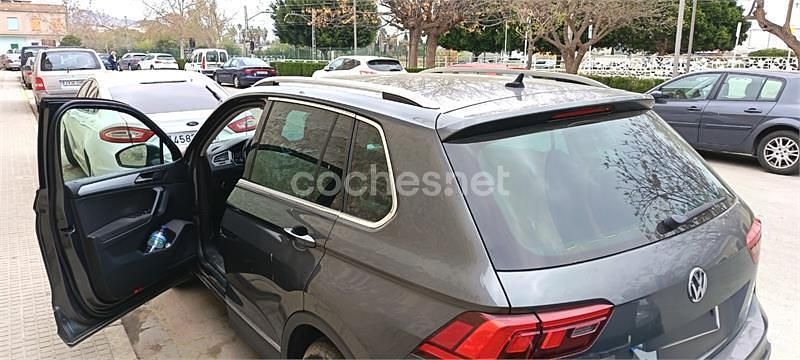 Usado VW Tiguan Edition 125 CV (91 kW) 2018 Gris / plata SUV