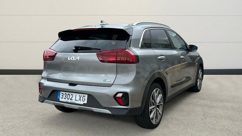 Usado Kia Niro 141 CV (103 kW) 2022 Gris / plata SUV
