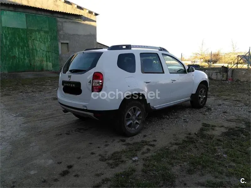 Usado Dacia Duster Lauréate 105 CV (77 kW) 2014 Blanco SUV