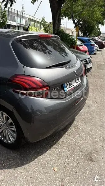 Usado Peugeot 208 Style 82 CV (60 kW) 2018 Gris / plata Utilitario