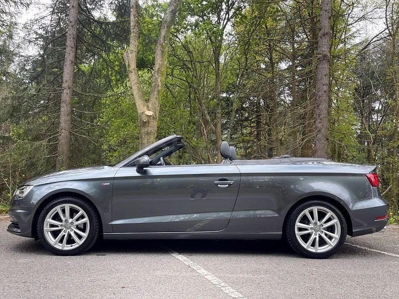 Usado Audi A3 Cabriolet Ambition 150 CV (110 kW) 2015 Gris / plata Descapotable