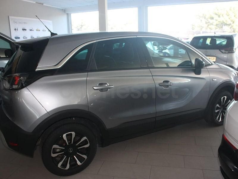 Usado Opel Crossland X Elegance 130 CV (95 kW) 2024 Gris / plata SUV
