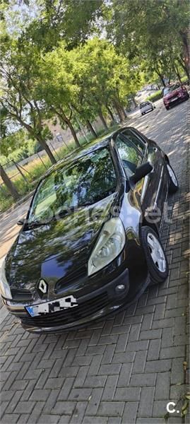 Negro Usado 2009 Renault Clio II Berlina | 2200 € (Buen precio) - Imagen 1/4