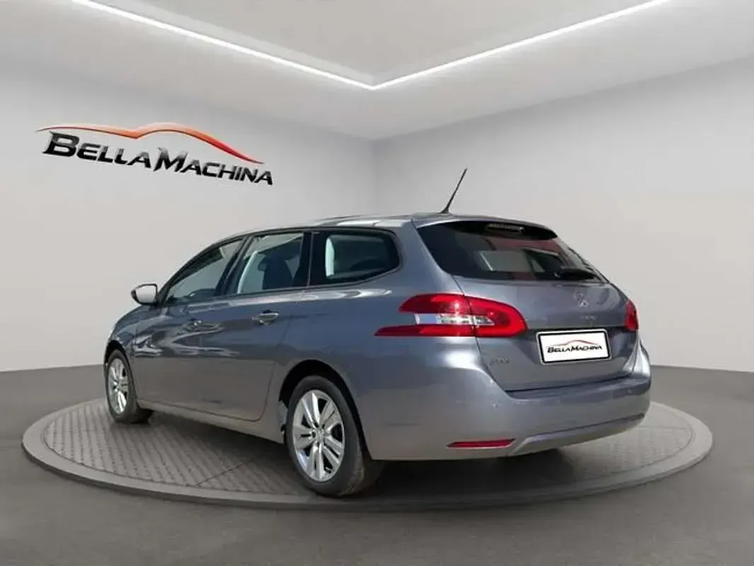 Usado Peugeot 308 Active 131 CV (96 kW) 2021 Gris Utilitario