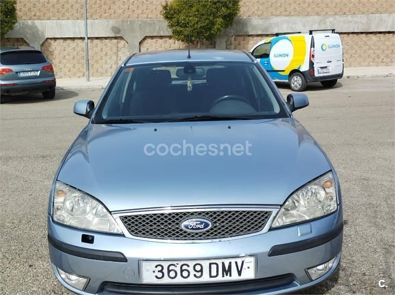 Usado Ford Mondeo Trend 130 CV (95 kW) 2005 Azul Berlina